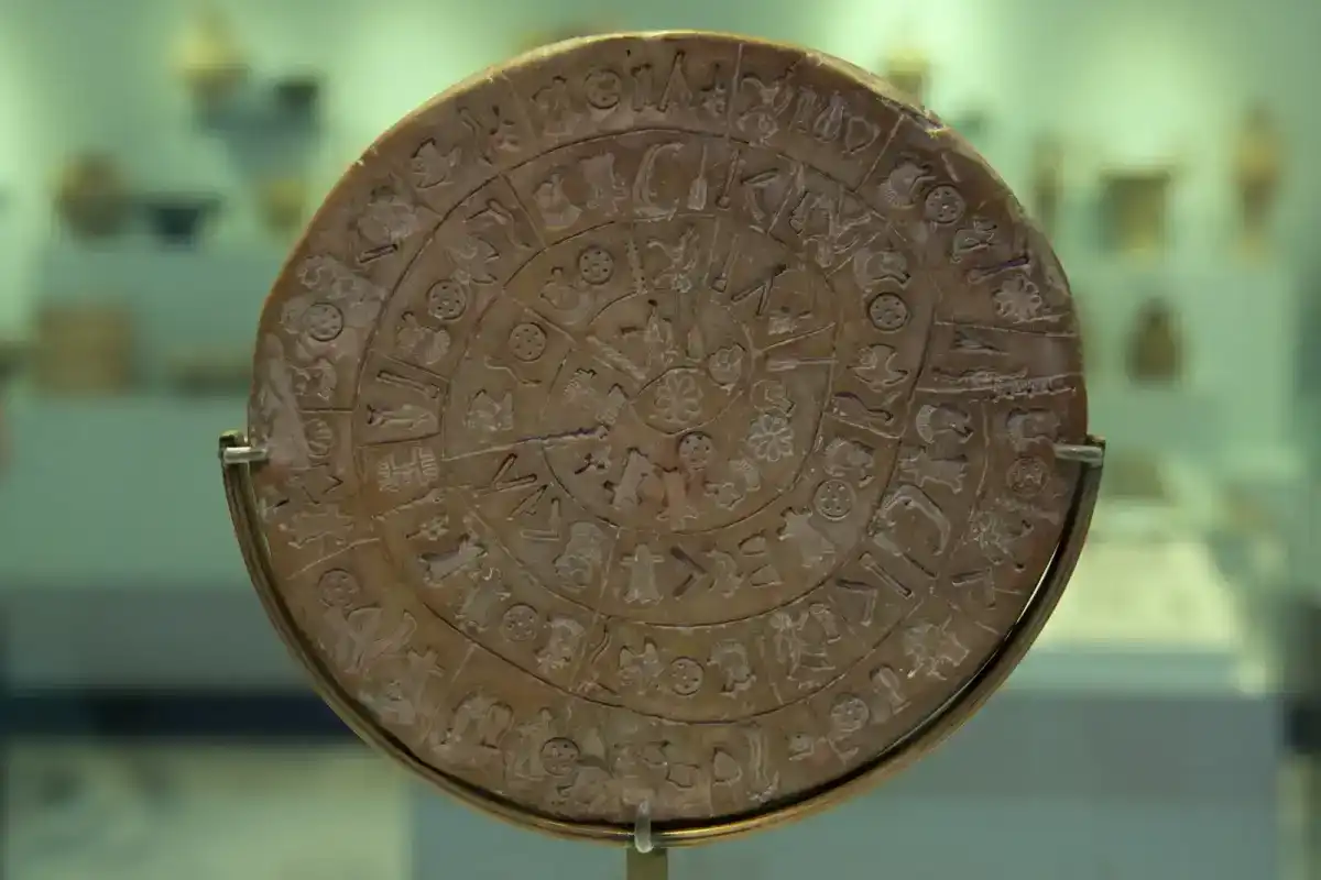 Fundstück: Phaistos-Scheibe, Seite A